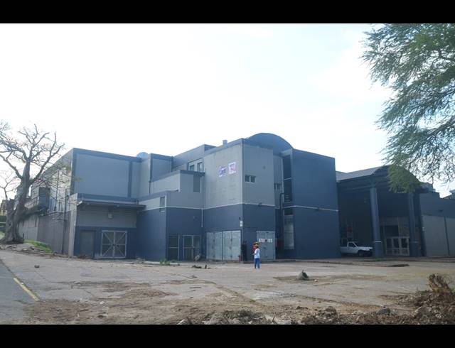 4,155M² BUSINESS CENTRE FOR SALE IN STANGER CENTRAL